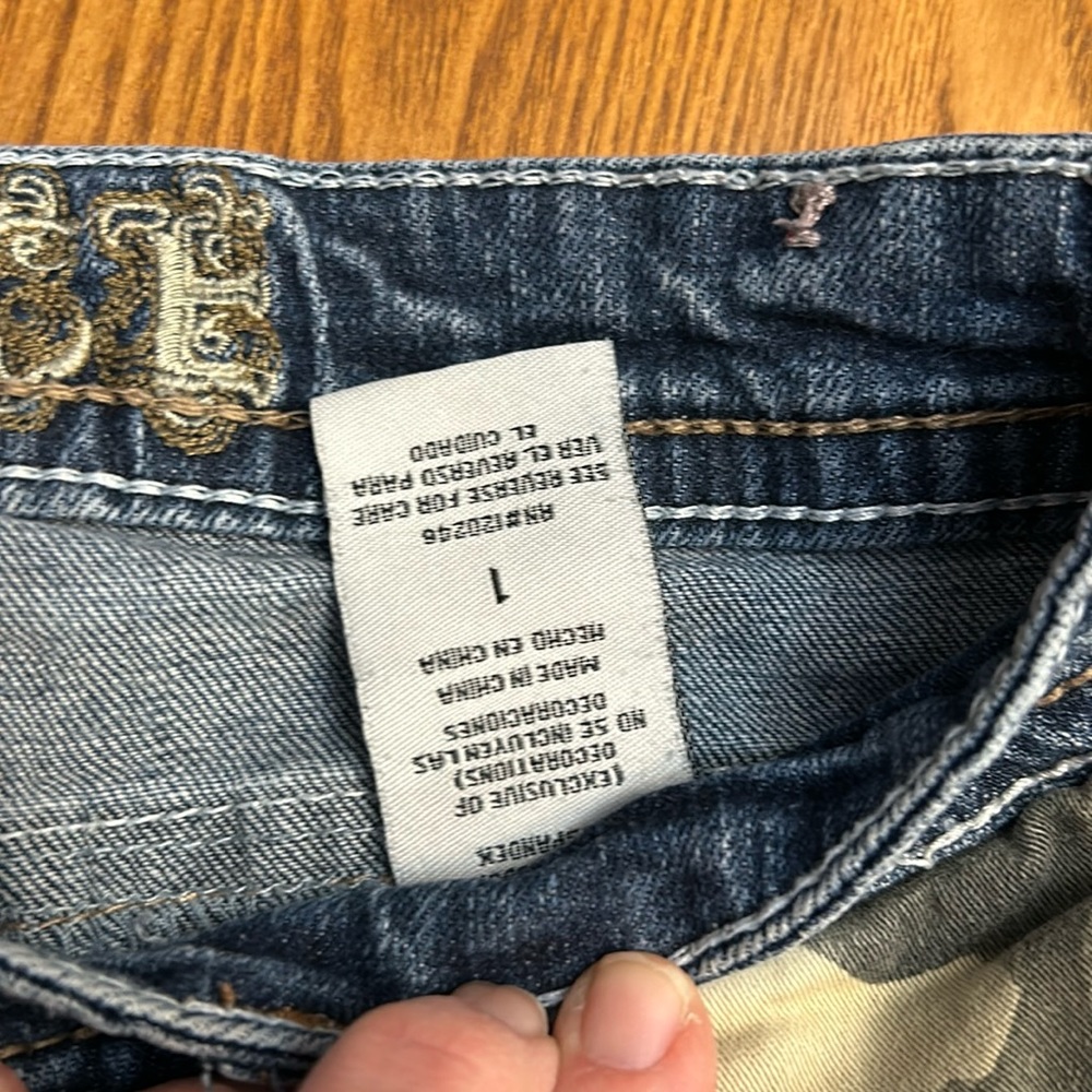 Size one Truce holey shorts